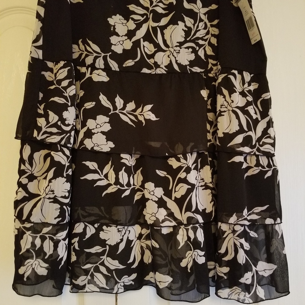 💥NWT💥 black and white skirt, size 12
